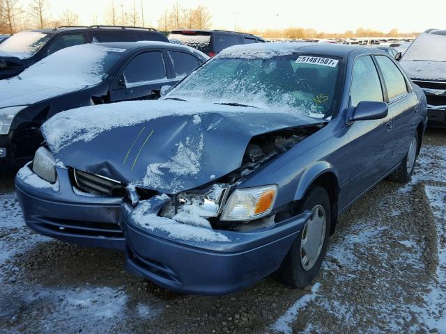 4T1BG22K8YU631867 - 2000 TOYOTA CAMRY CE BLUE photo 2