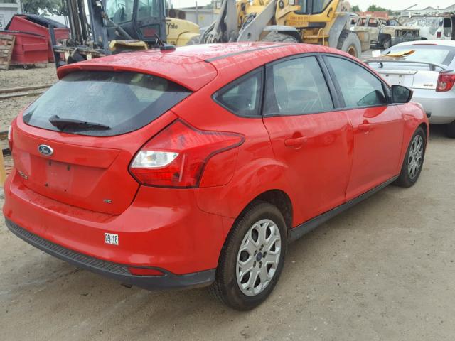 1FAHP3K2XCL176822 - 2012 FORD FOCUS SE RED photo 4