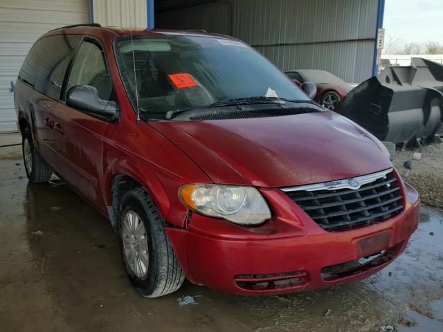 2A4GP44R56R844232 - 2006 CHRYSLER TOWN & COU RED photo 1