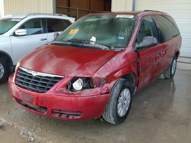 2A4GP44R56R844232 - 2006 CHRYSLER TOWN & COU RED photo 2