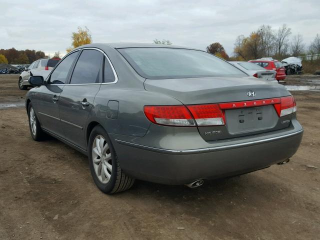 KMHFC46F26A078363 - 2006 HYUNDAI AZERA SE GRAY photo 3