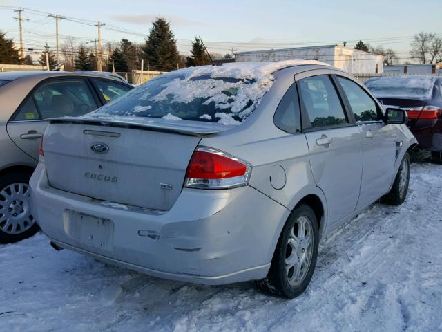 1FAHP35N88W104142 - 2008 FORD FOCUS SE SILVER photo 4