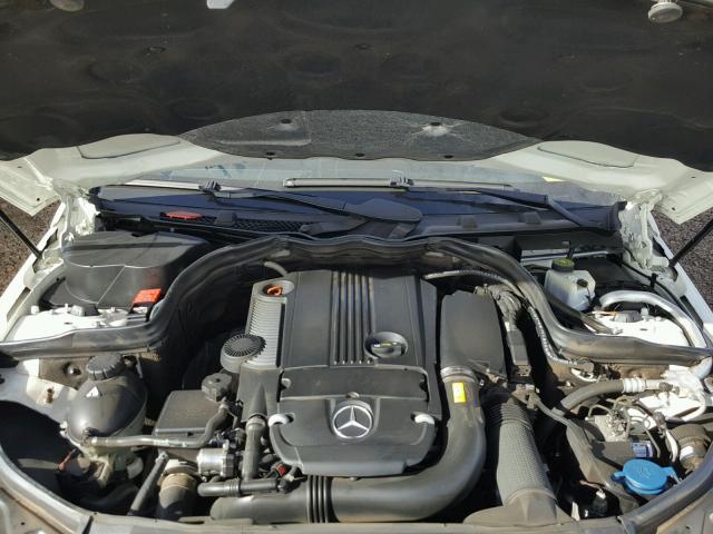 WDDGF4HB1CA609709 - 2012 MERCEDES-BENZ C 250 WHITE photo 7