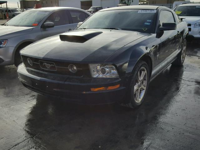 1ZVHT80N885102520 - 2008 FORD MUSTANG BLACK photo 2