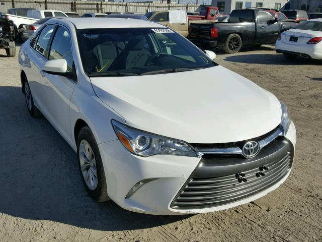 4T4BF1FK8GR547852 - 2016 TOYOTA CAMRY LE 白色 照片 1