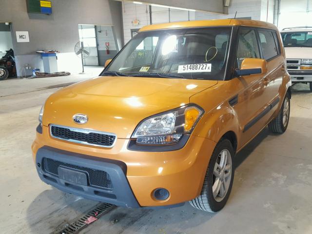 KNDJT2A28B7208824 - 2011 KIA SOUL + ORANGE photo 2