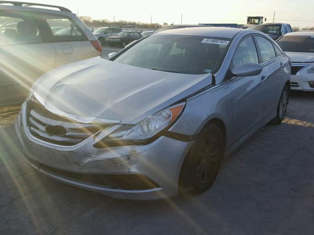 5NPEB4AC8EH874896 - 2014 HYUNDAI SONATA GLS SILVER photo 2