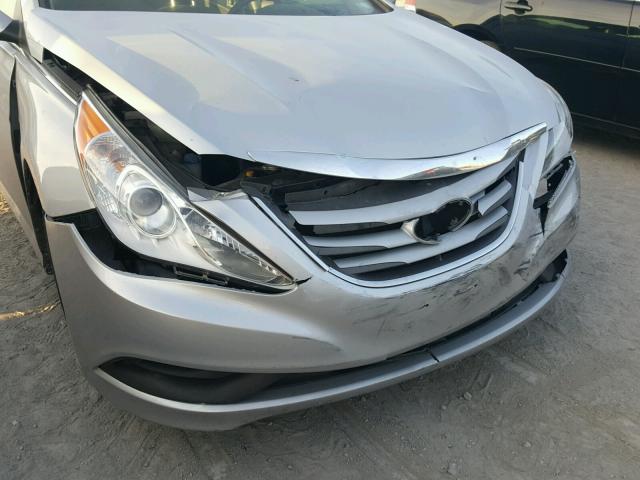 5NPEB4AC8EH874896 - 2014 HYUNDAI SONATA GLS SILVER photo 9