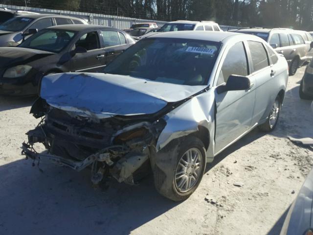 1FAHP35N98W228386 - 2008 FORD FOCUS SE SILVER photo 2