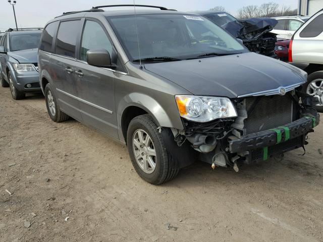 2A4RR8D19AR321020 - 2010 CHRYSLER TOWN & COU GRAY photo 1