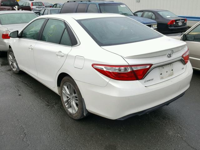 4T1BF1FK3GU163634 - 2016 TOYOTA CAMRY LE WHITE photo 3