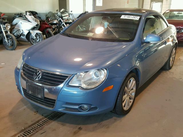 WVWBA71F78V036798 - 2008 VOLKSWAGEN EOS TURBO BLUE photo 2