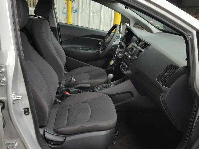 KNADM4A33F6492368 - 2015 KIA RIO LX Արծաթագույն լուսանկար 5