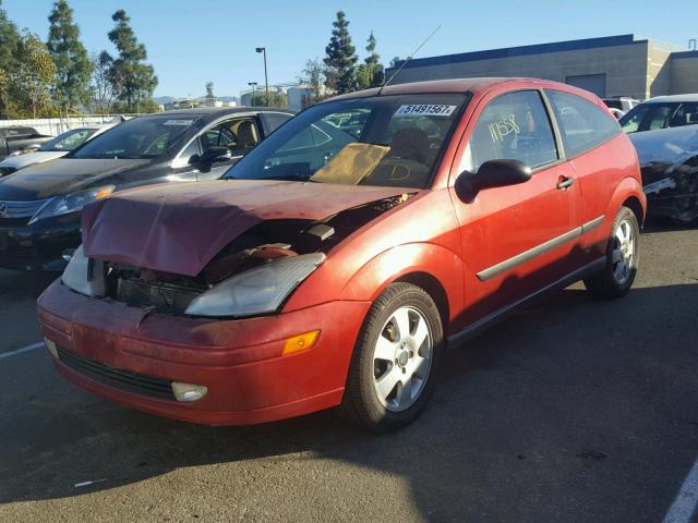 3FAFP31361R124023 - 2001 FORD FOCUS ZX3 RED photo 2