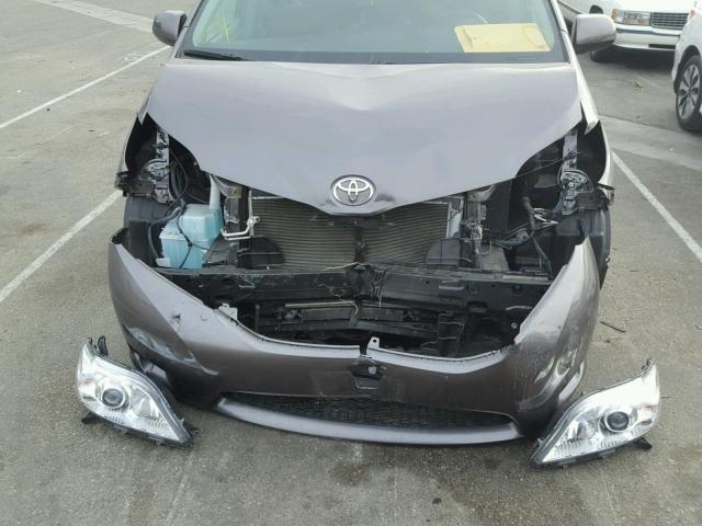 5TDKK3DC2FS617527 - 2015 TOYOTA SIENNA LE GRAY photo 9