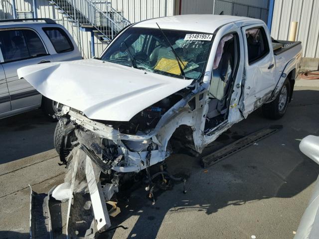 5TFJU4GN2FX079978 - 2015 TOYOTA TACOMA DOU WHITE photo 2