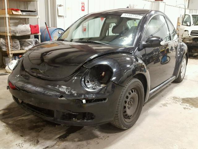 3VWPW3AG7AM021787 - 2010 VOLKSWAGEN NEW BEETLE BLACK photo 2