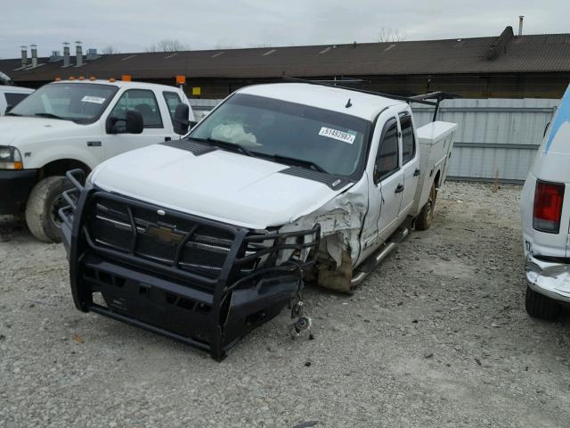 1GC1CXCG3BF235473 - 2011 CHEVROLET SILVERADO WHITE photo 2