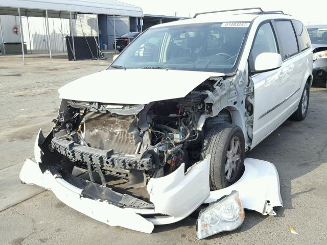 2C4RC1BG2CR151012 - 2012 CHRYSLER TOWN & COU WHITE photo 2