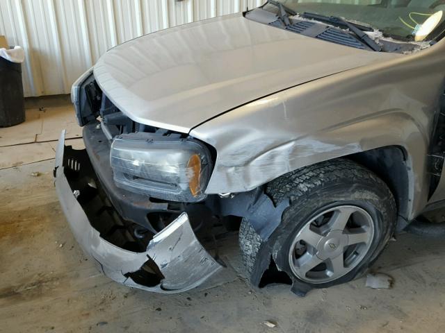 1GNDT13S452340394 - 2005 CHEVROLET TRAILBLAZE SILVER photo 9