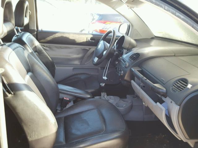 3VWCP21C81M480393 - 2001 VOLKSWAGEN NEW BEETLE 黑色 照片 5
