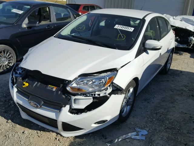 1FADP3K29DL216873 - 2013 FORD FOCUS SE WHITE photo 2