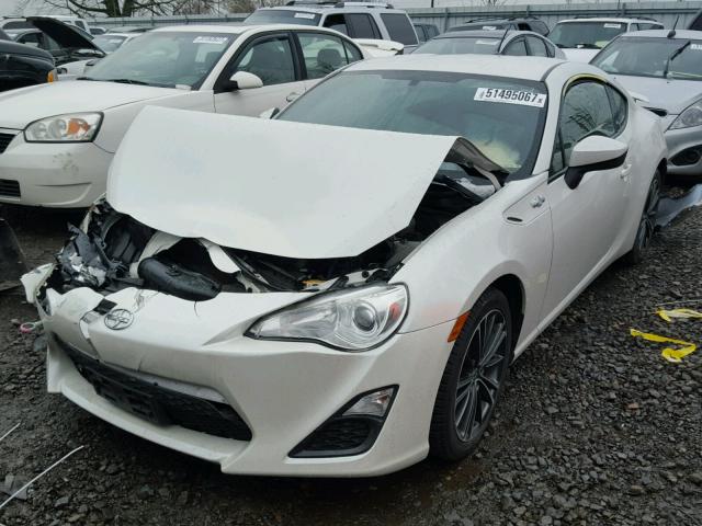 JF1ZNAA19D1719629 - 2013 TOYOTA SCION FR-S WHITE photo 2