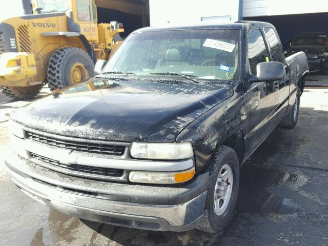 2GCEC19W321221061 - 2002 CHEVROLET SILVERADO BLACK photo 2