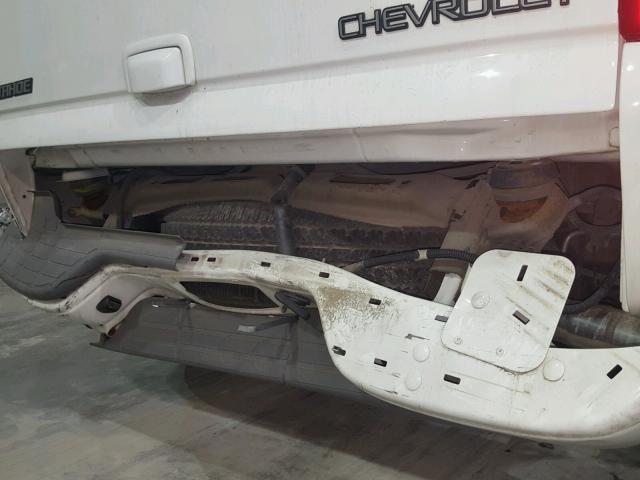 1GNEK13T05R151362 - 2005 CHEVROLET TAHOE K150 WHITE photo 9