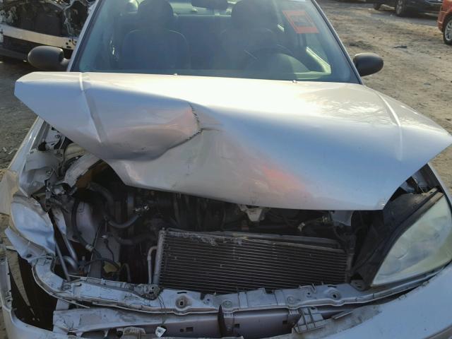 1FAFP34N75W147391 - 2005 FORD FOCUS ZX4 SILVER photo 7