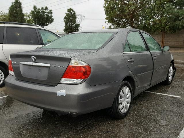 4T1BE32K15U568733 - 2005 TOYOTA CAMRY LE GRAY photo 4
