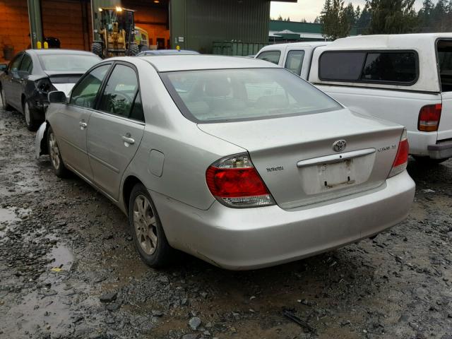 JTDBE30K853033752 - 2005 TOYOTA CAMRY LE SILVER photo 3