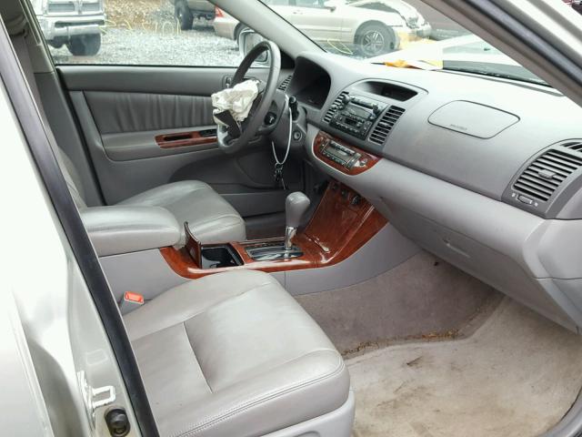 JTDBE30K853033752 - 2005 TOYOTA CAMRY LE SILVER photo 5