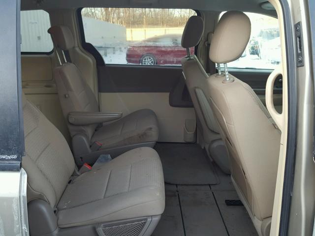 2A8HR44HX8R655941 - 2008 CHRYSLER TOWN & COU GOLD photo 6