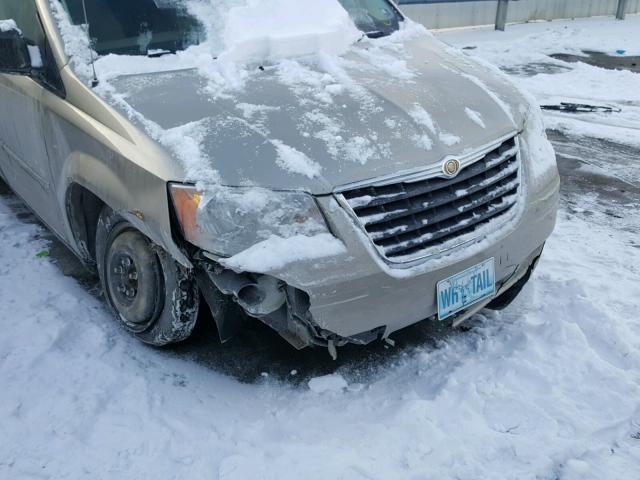 2A8HR44HX8R655941 - 2008 CHRYSLER TOWN & COU GOLD photo 9