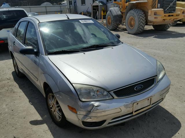 1FAFP34N95W271095 - 2005 FORD FOCUS ZX4 SILVER photo 1