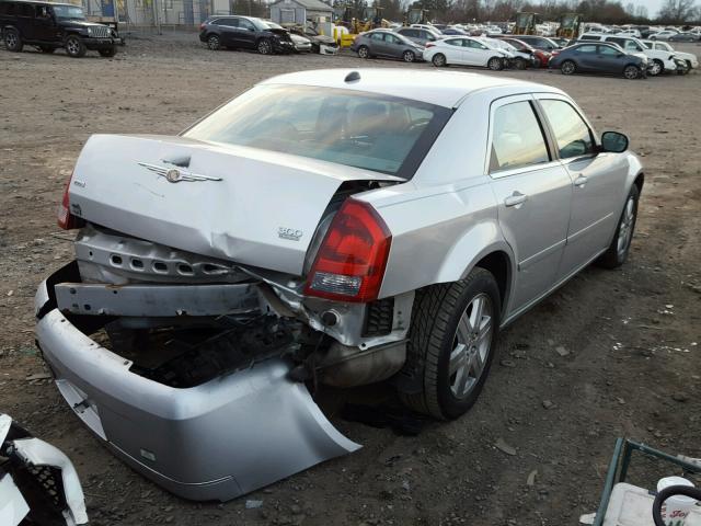 2C3JK53G65H622792 - 2005 CHRYSLER 300 TOURIN SILVER photo 4