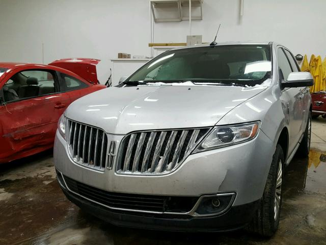 2LMDJ6JK4CBL01648 - 2012 LINCOLN MKX SILVER photo 2