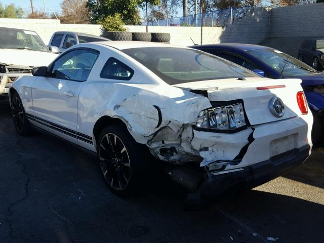 1ZVBP8AM1B5143983 - 2011 FORD MUSTANG WHITE photo 3