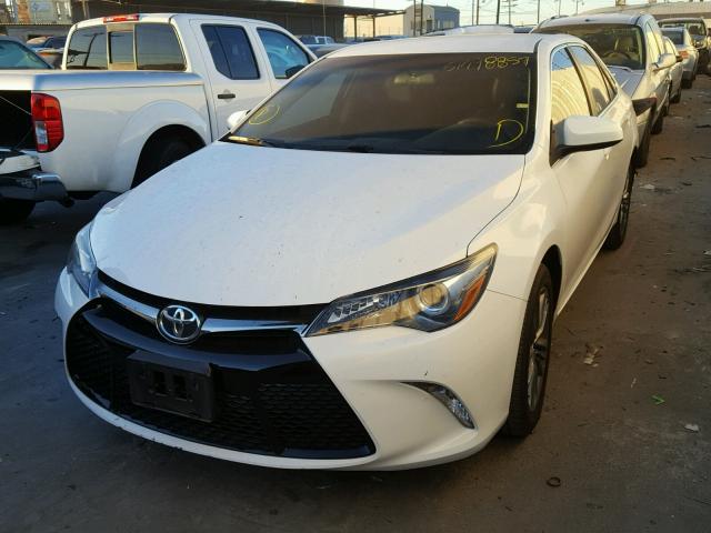 4T1BF1FK2GU136926 - 2016 TOYOTA CAMRY LE WHITE photo 2