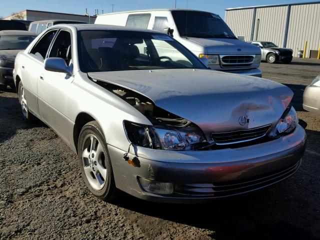 JT8BF28GX10315019 - 2001 LEXUS ES 300 SILVER photo 1