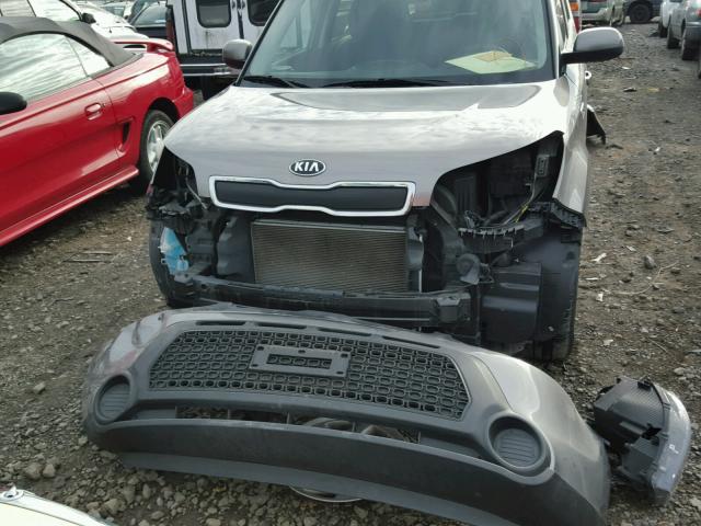 KNDJN2A21G7341491 - 2016 KIA SOUL BLACK photo 9