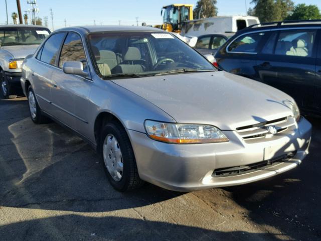 1HGCG5644WA062098 - 1998 HONDA ACCORD LX SILVER photo 1