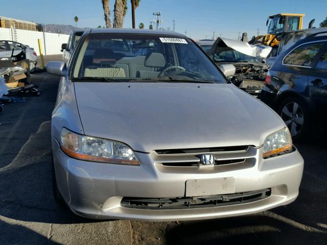 1HGCG5644WA062098 - 1998 HONDA ACCORD LX SILVER photo 10