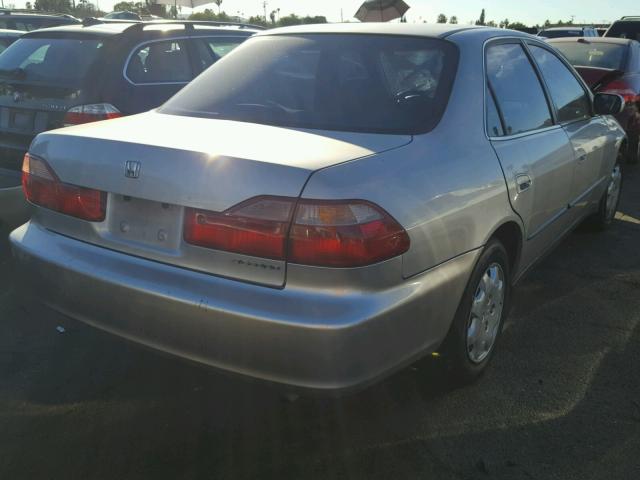 1HGCG5644WA062098 - 1998 HONDA ACCORD LX SILVER photo 4