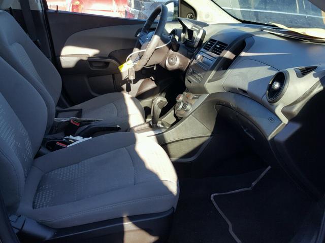 1G1JA5SH7D4197399 - 2013 CHEVROLET SONIC LS 灰色 照片 5