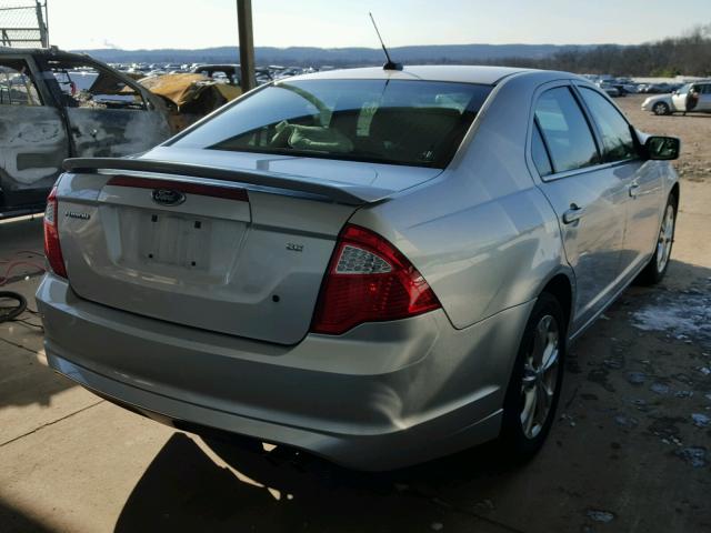 3FAHP0HA2CR202747 - 2012 FORD FUSION SE SILVER photo 4