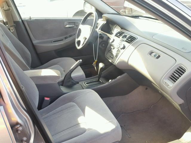 1HGCG1647YA081367 - 2000 HONDA ACCORD LX TAN photo 5