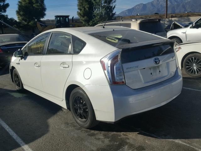 JTDKN3DU6F1925801 - 2015 TOYOTA PRIUS WHITE photo 3