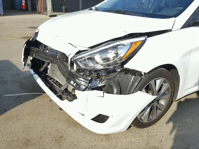 KMHCT4AE2HU348355 - 2017 HYUNDAI ACCENT SE WHITE photo 9